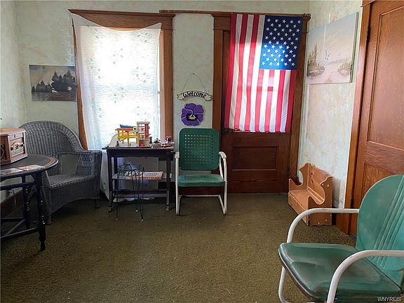 4th image of 83 Franklin St