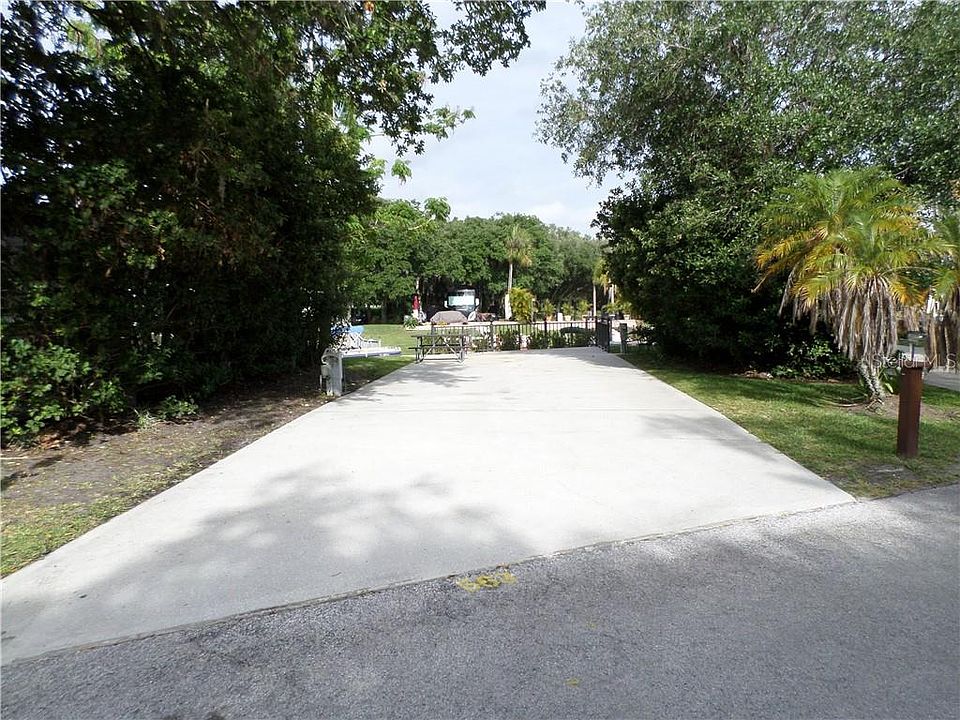 1st image of 563 Waterway Dr