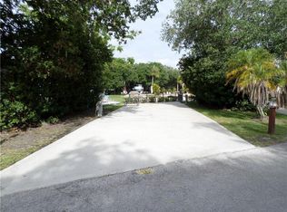 563 Waterway Dr, Lake Wales, FL 33898