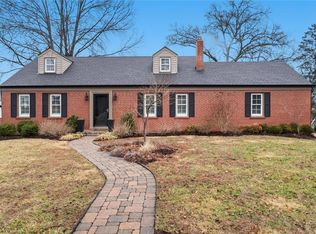 4 Middlesex Dr, Saint Louis, MO 63144