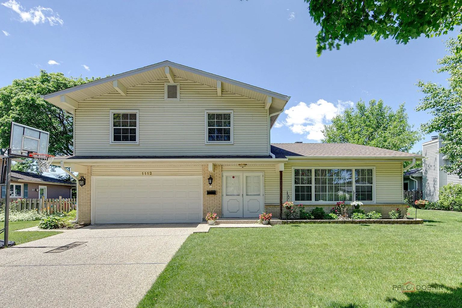 1112 N Hemlock Ln photo 1