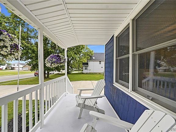 4th image of 360 Aurora St