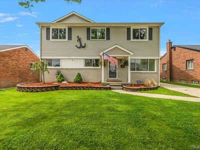 23142 Port St, Saint Clair Shores, MI, 48082
