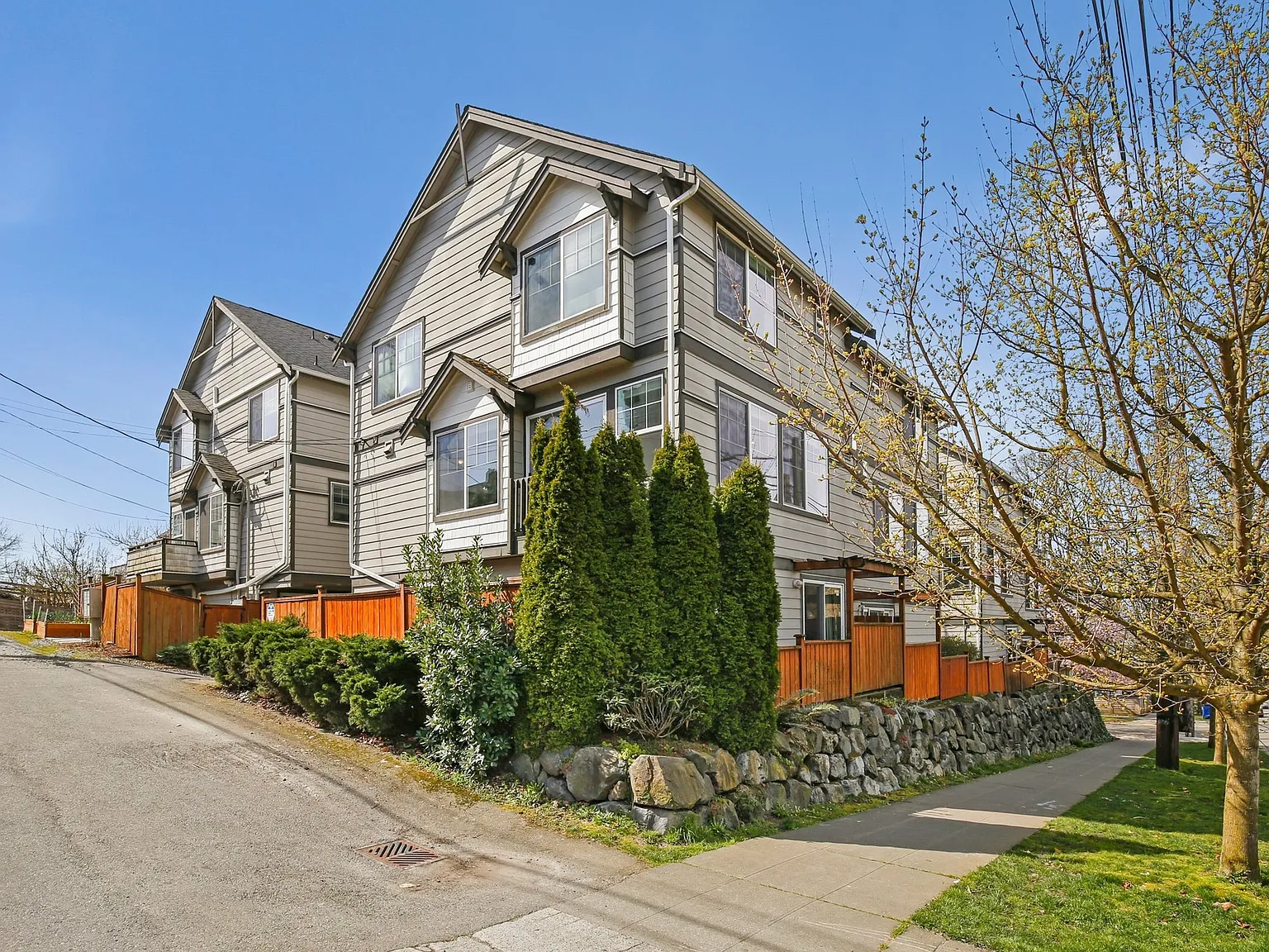 1507 E Union St — Photo 4
