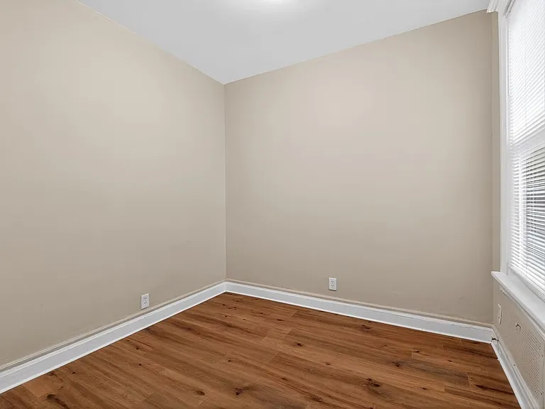 18 Boyd Ave — Photo 3