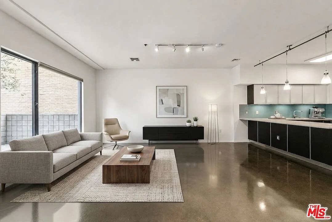 3 bed, 3.0 bath, 1811 sqft, $6,450 — Photo 2