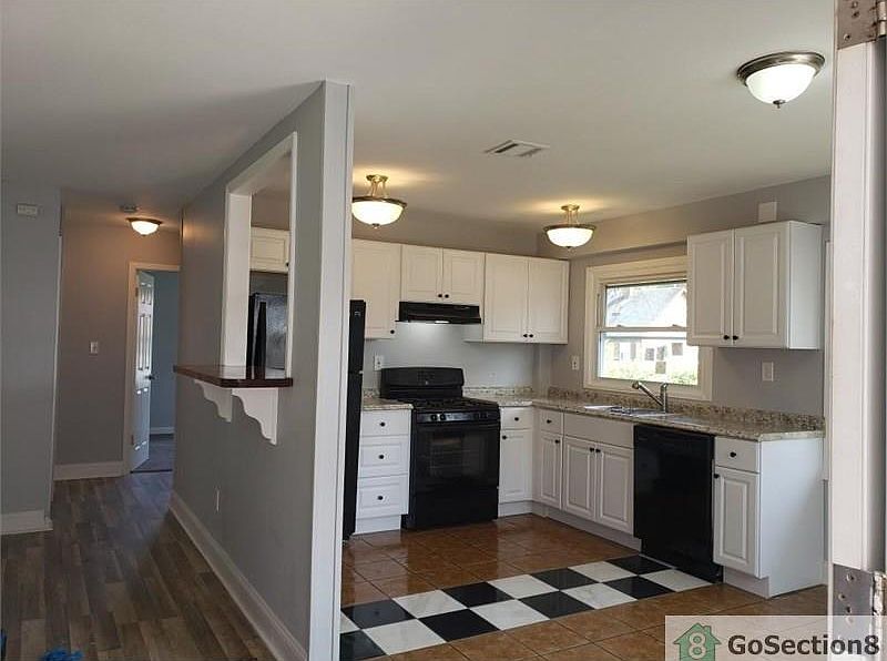 1st image of 55 Pebble Ln