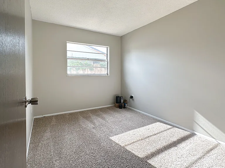 2402 E 99th Ave — Photo 16