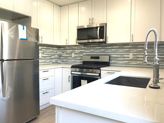 3rd image of 1123 N Avenue 56