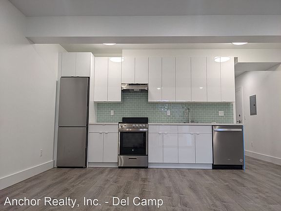2nd image of 2635 Sacramento St #8