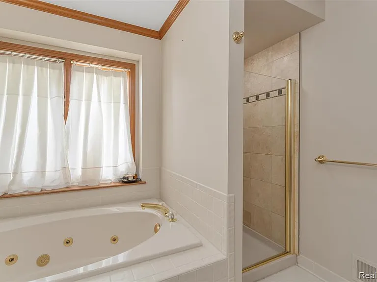 47105 Liberty Bell Rd E — Photo 32