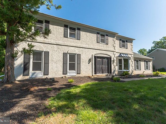 2nd image of 1274 Lexington Dr