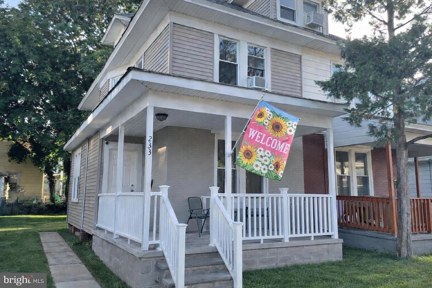 233 Park Ln photo 1