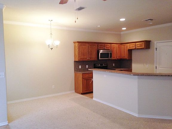 3rd image of 4409 Oak Grove Blvd