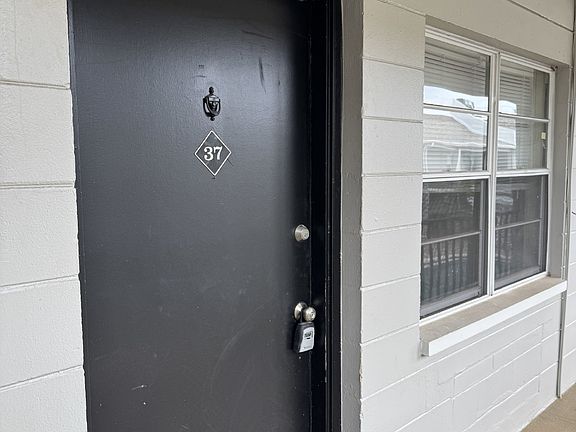 2nd image of 5221 Bayshore Blvd APT 37