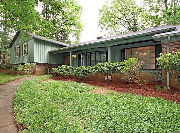 2nd image of 2606 Caroline St