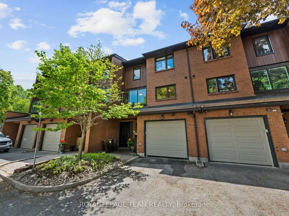 625 Richmond Rd #6, Ottawa, ON K2A 0G6
