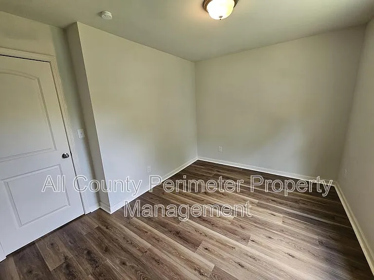 316 Freeman Cir — Photo 11