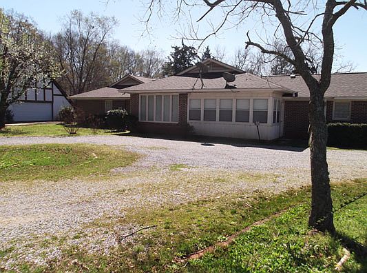 2nd image of 3032 Warrington Rd