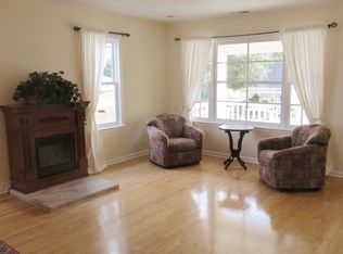 214 9th St, Pacific Grove, CA 93950