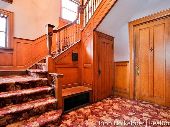 5th image of 300 Washington St SE #2W