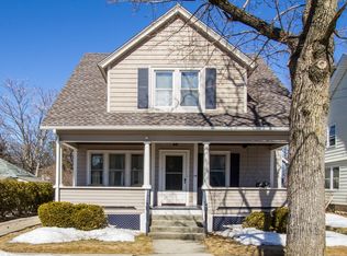14 Larkspur St, Springfield, MA 01108