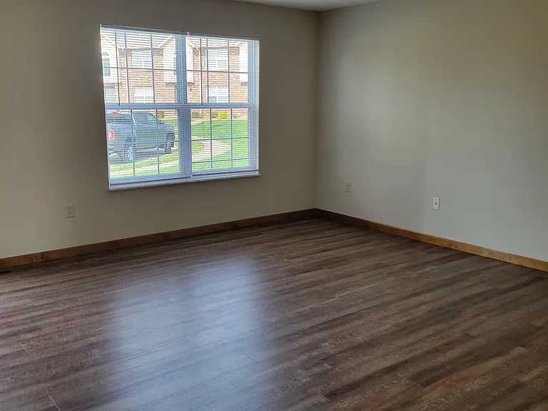 604 Parkside Commons Ct #604 — Photo 2