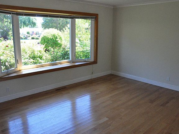 5th image of 13869 Lynde Ave