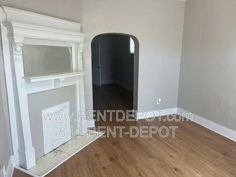 510 E Franklin St — Photo 2