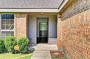 4 bed, 2.0 bath, 2328 sqft, $2,250 — Photo 3