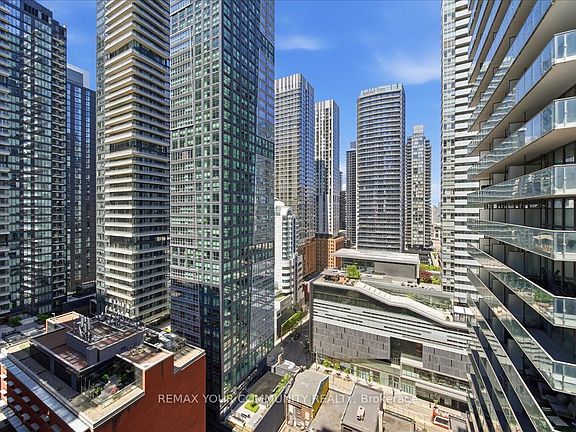 2nd image of 15 Mercer St #1806