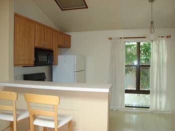 4th image of 137 N Oak Knoll Ave Unit 4
