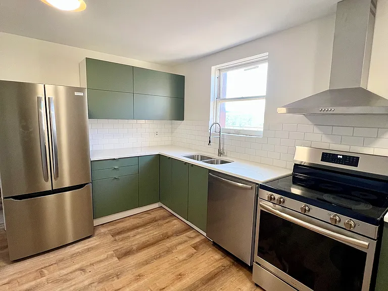 134 N Sibley Ave E — Photo 1