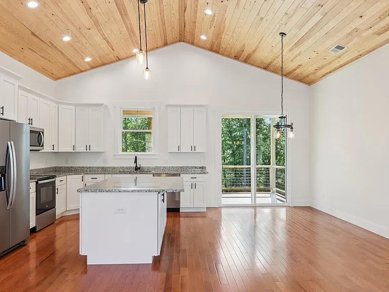 178 Jonathan Ln — Photo 18