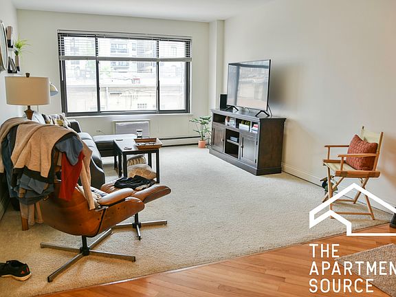 2nd image of 607 W Wrightwood Ave APT 809