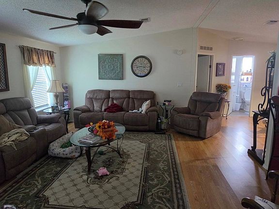 4th image of 939 Robin Dr