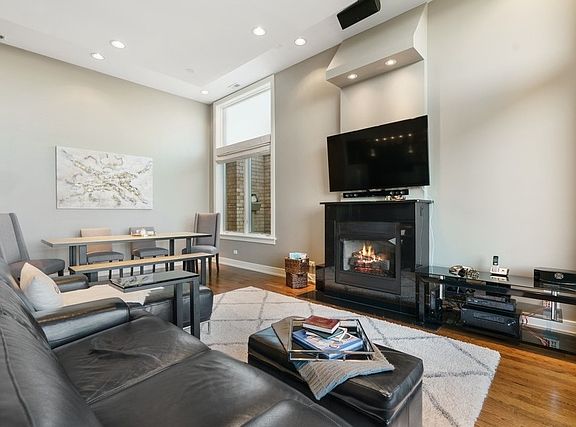 4th image of 1937 W Diversey Pkwy APT 5E