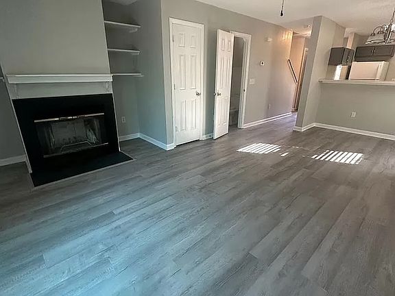2nd image of 102 Lullwater Dr