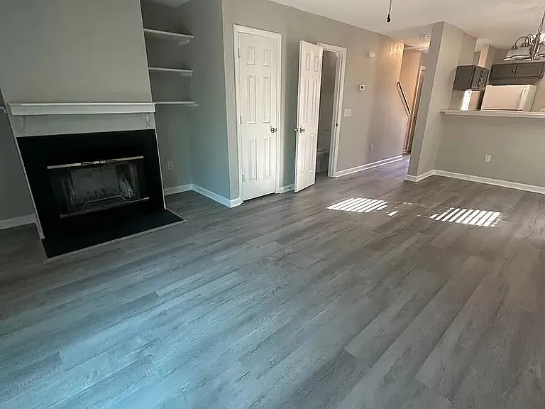 102 Lullwater Dr — Photo 2