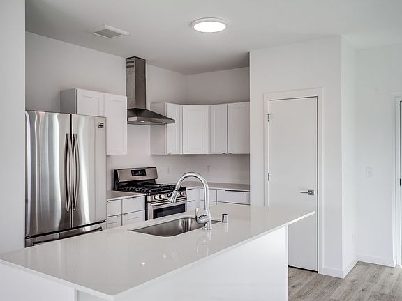 5th image of 3333 Nicollet Ave S #200