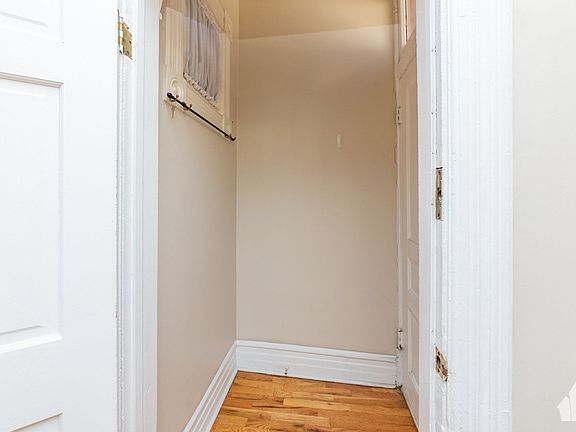 5th image of 1431 W Belmont Ave APT 1F