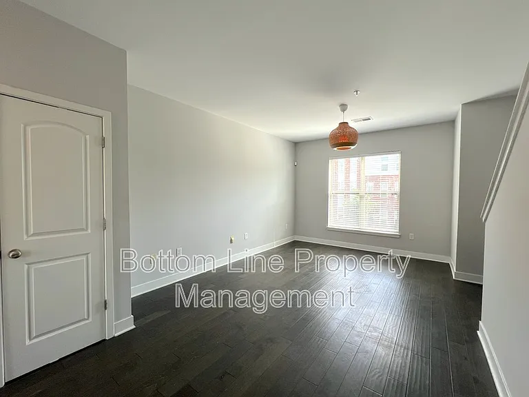 841 Seigle Point Dr — Photo 16