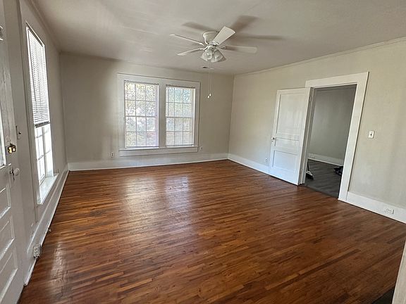 Front Bedroom (Master size)