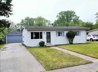 1421 Evans Ave, Machesney Park, IL 61115