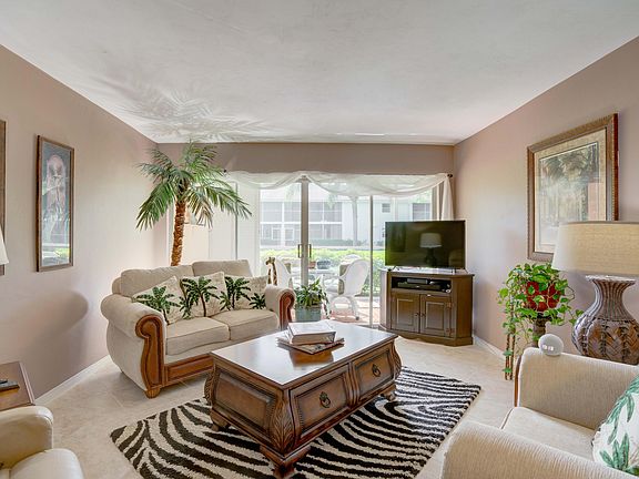 2nd image of 4 Westwood Avenue #103h