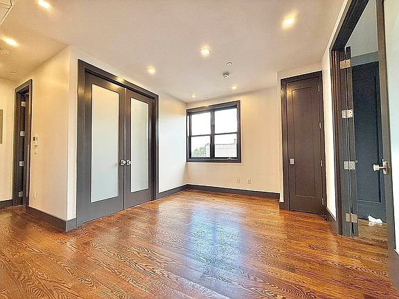 5th image of 131 Woodbine St #3A