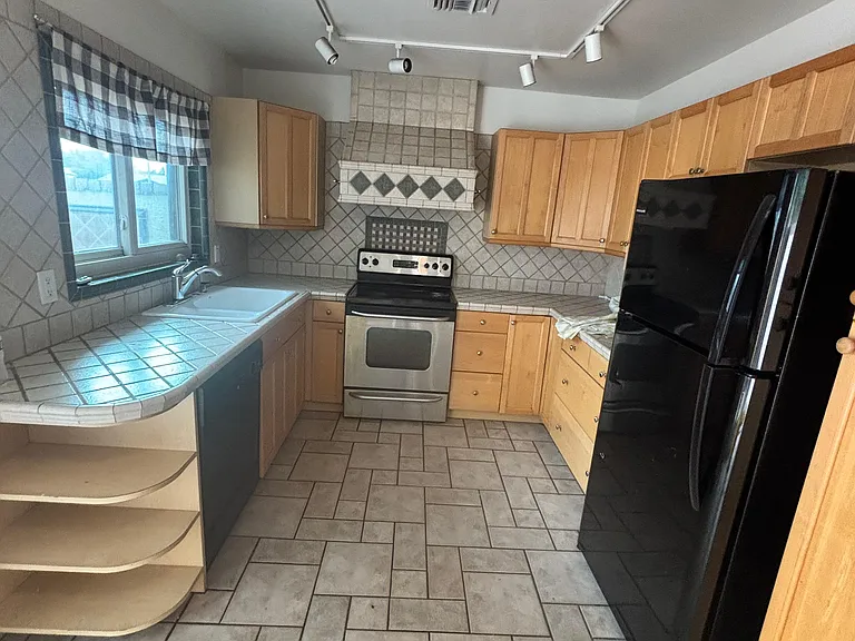 906 W Malibu Dr — Photo 17