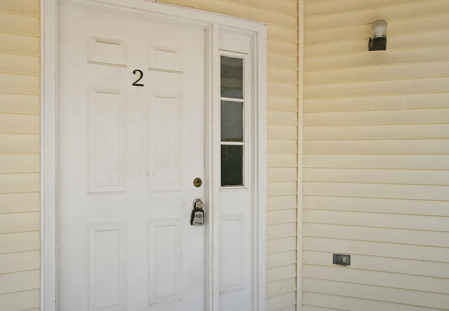 2 bed, 1.5 bath, 1020 sqft, $1,945 — Photo 2