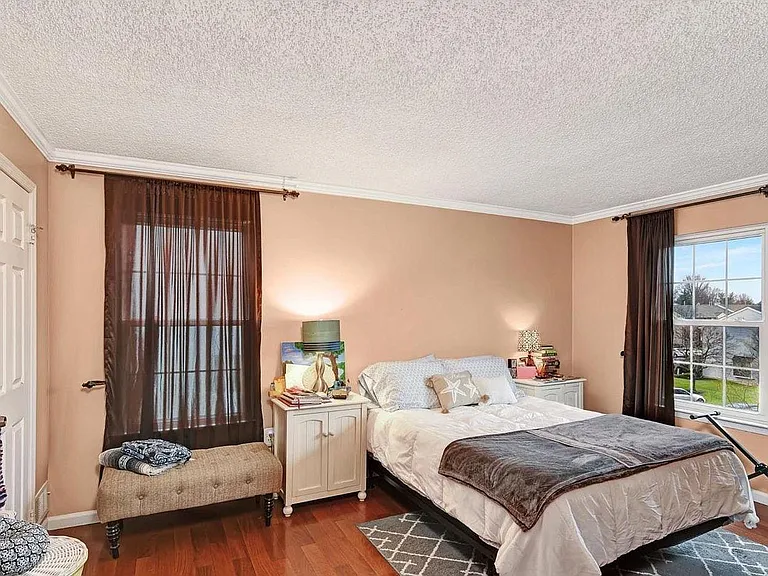 500 Danbury Ln — Photo 9