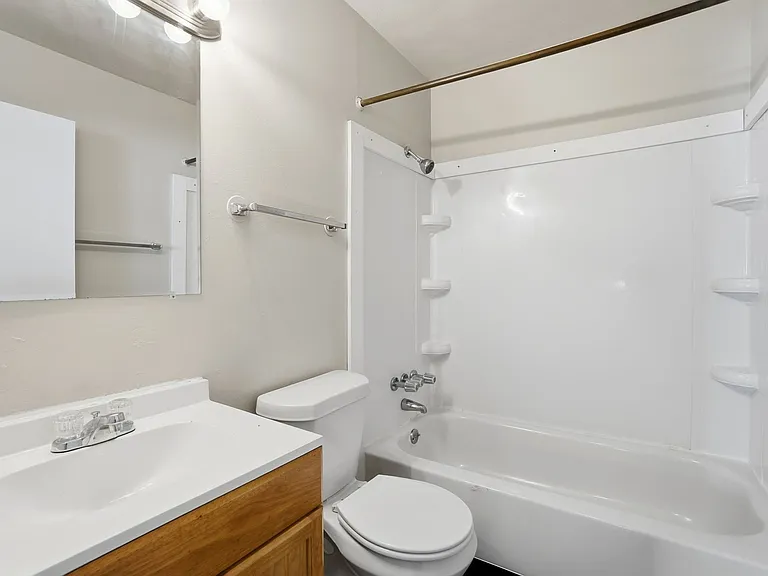 Hickory Creek Apartments — Photo 22